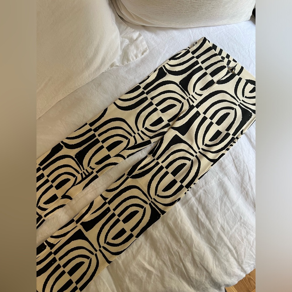 Black and white printed pants